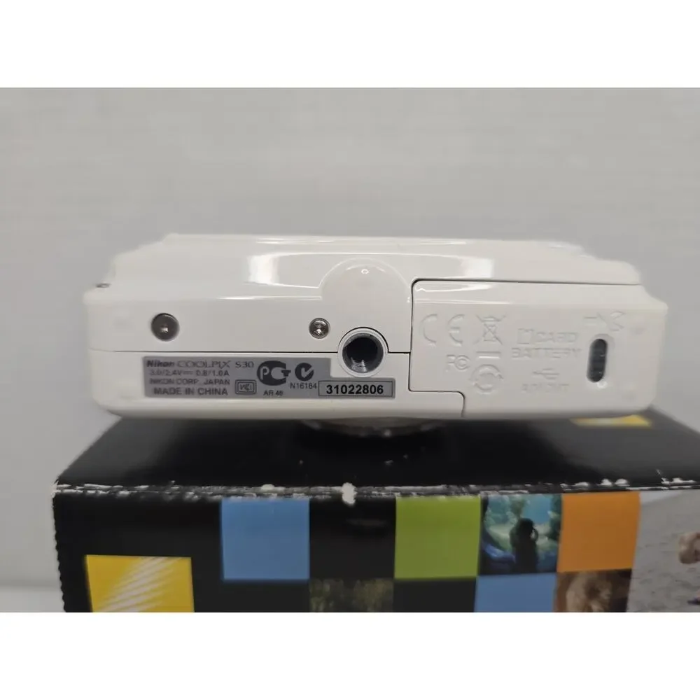 Nikon White Coolpix S30 10.1MP Waterproof Digital Camera White FOR REPAIR/PARTS